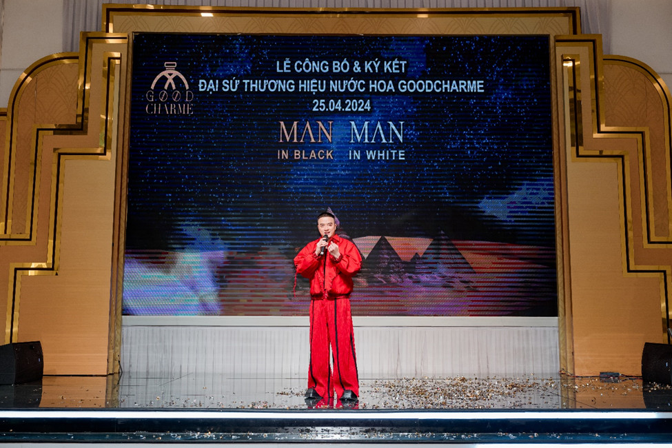 Đại sứ GoodCharme Man In Black và Man In White – Ca sĩ Cao Thái Sơn phát biểu tại sự kiện